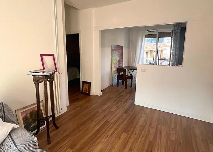 Jade Apartment